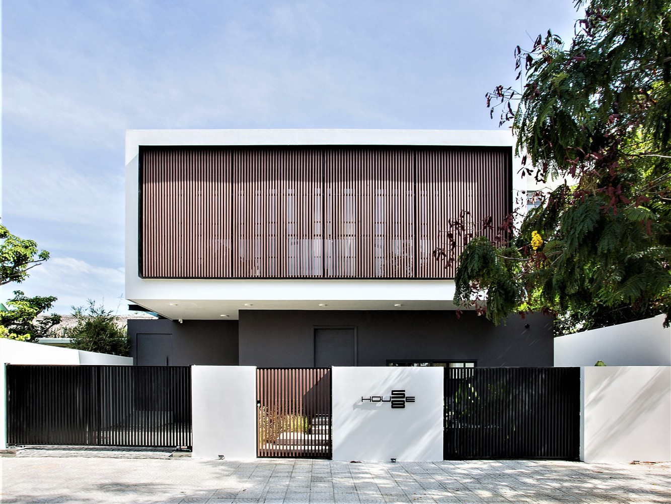 hình ảnh toàn cảnh mặt tiền ngôi nhà có thiết kế độc đáo ở Đà Nẵng