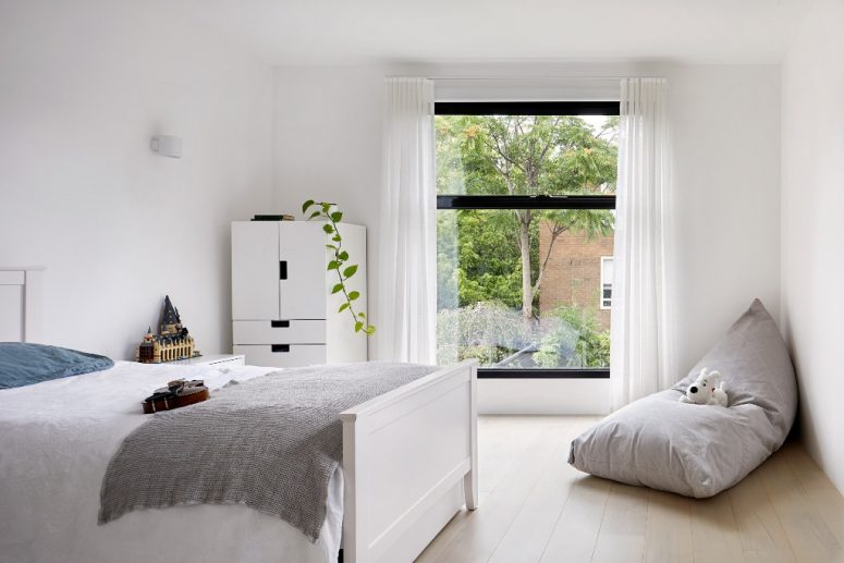 hình ảnh phòng ngủ hiện đại với gam màu trắng chủ đạo