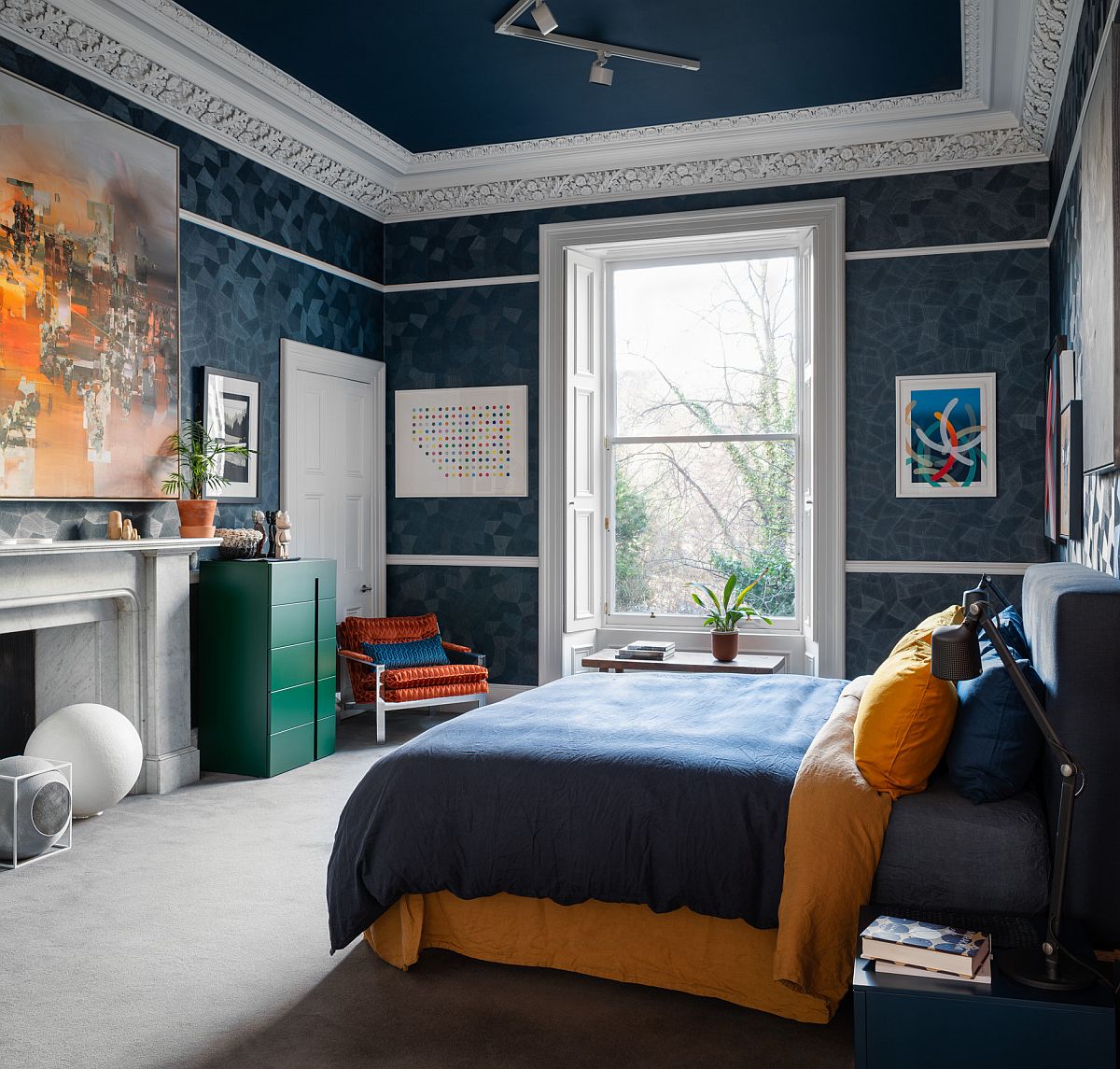 hình ảnh mẫu phòng ngủ con trai tuổi teen thoáng sáng, tông màu xanh nước biển đậm