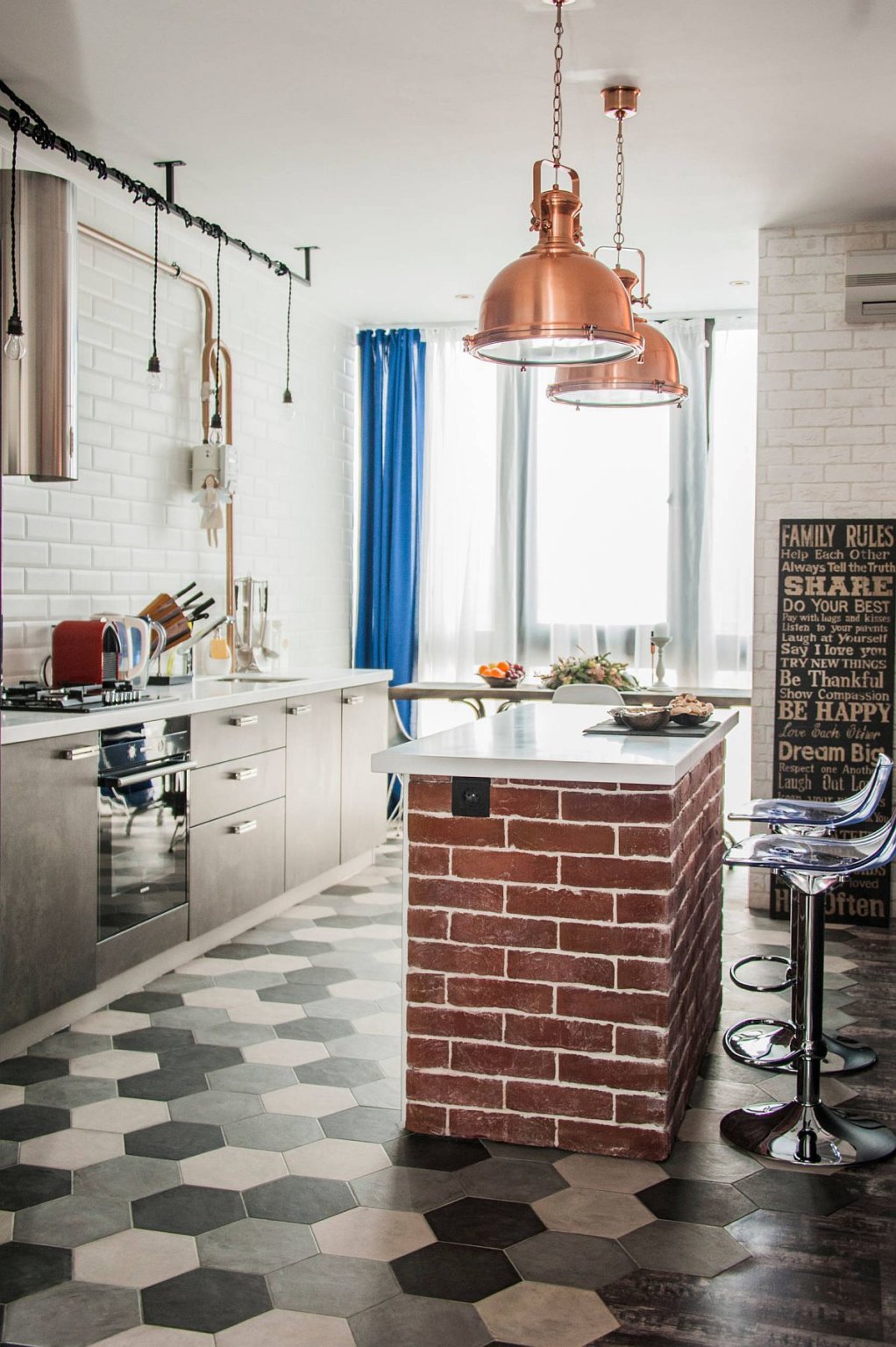 hình ảnh đảo bếp nhỏ xinh bằng gạch đỏ trong phòng bếp phong cách công nghiệp