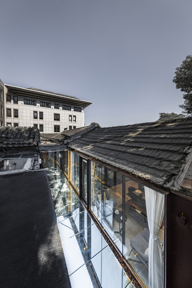 hình ảnh ngôi nhà phố cổ Bắc Kinh với nền và tường gương kính ấn tượng