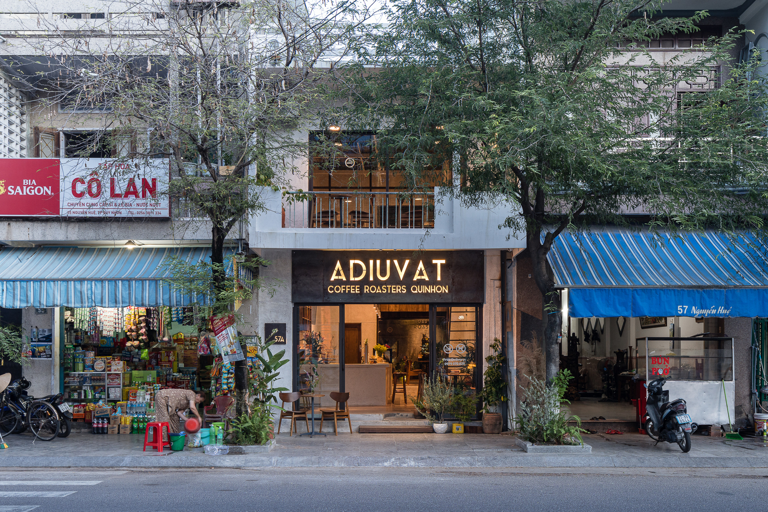 hình ảnh toàn cảnh mặt tiền quán cà phê Adiuvat ở TP. Quy Nhơn, Bình Định.
