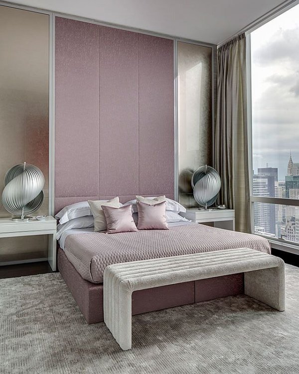 hình ảnh phòng ngủ màu trung tính với màu tím làm điểm nhấn