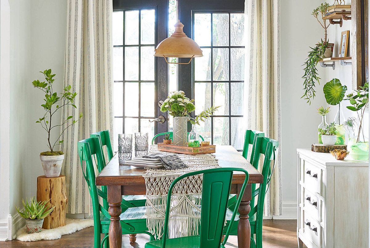 Ghế ăn màu xanh lá cây tươi sáng tạo điểm nhấn màu sắc sinh động cho phòng ăn ​ phong cách Shabby Chic.