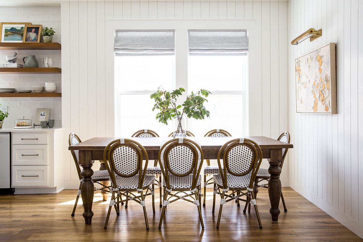 Trắng và nâu gỗ là bảng màu hoàn hảo cho phòng ăn mùa thu theo phong cách Shabby Chic.