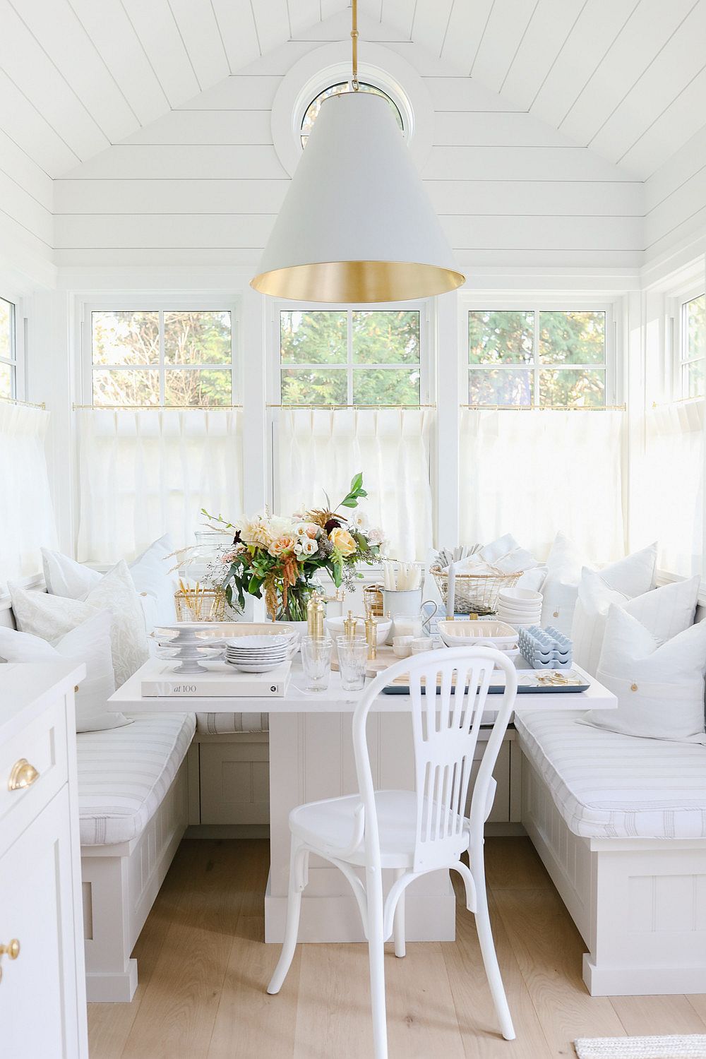 Chỗ ngồi kiểu "banquette" được đánh giá là giải pháp phù hợp cho không gian ăn uống có diện tích khiêm tốn.