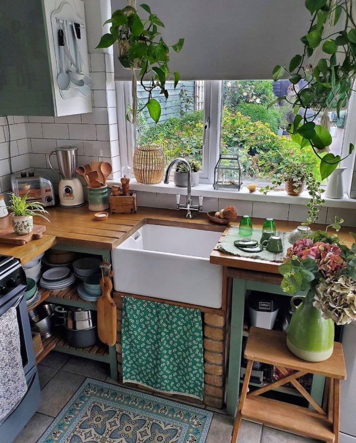 Trang trí nhà bếp với sắc xanh lá cây hiện rất được ưa chuộng.