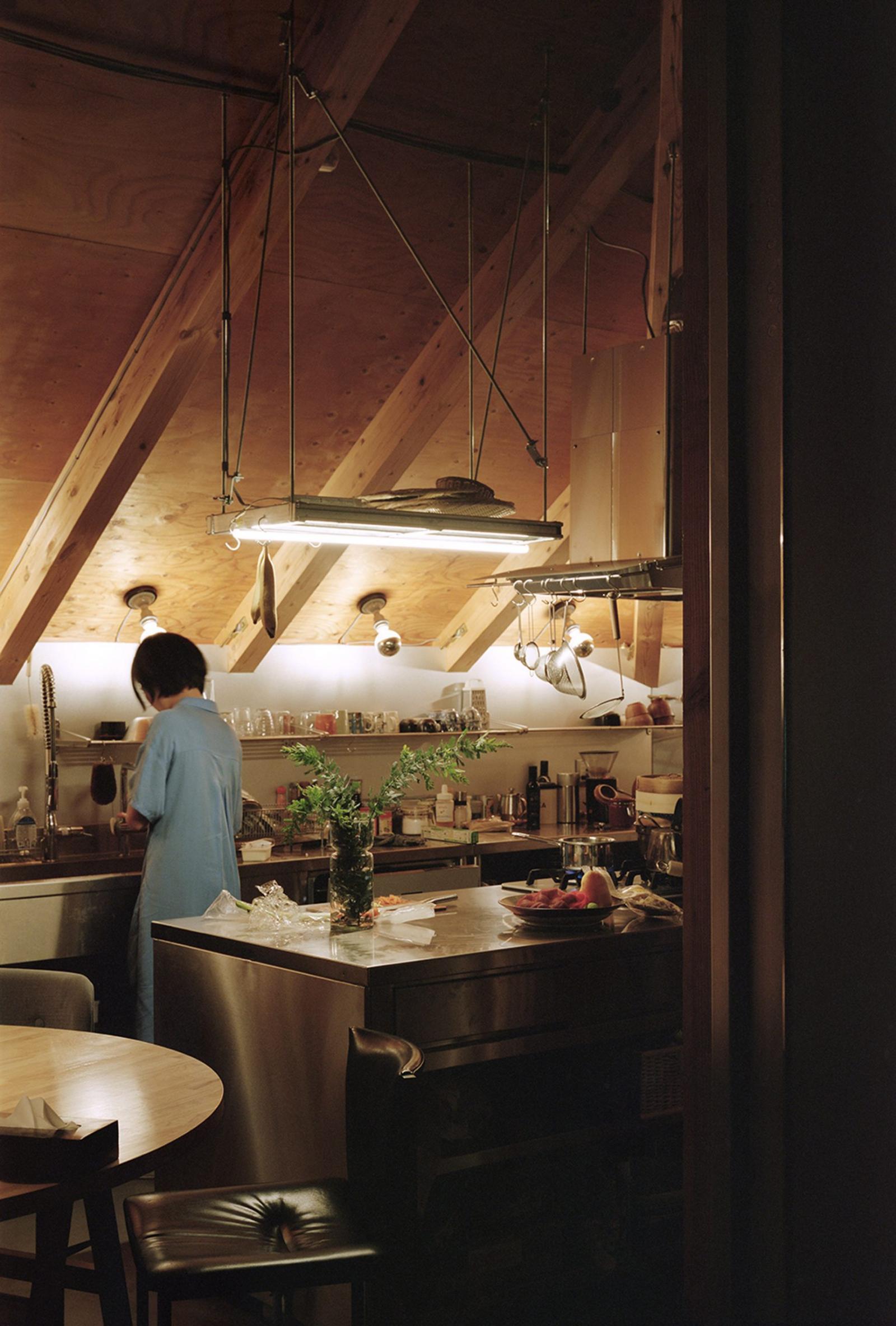 phòng bếp ấm cúng trong ngôi nhà Nhật