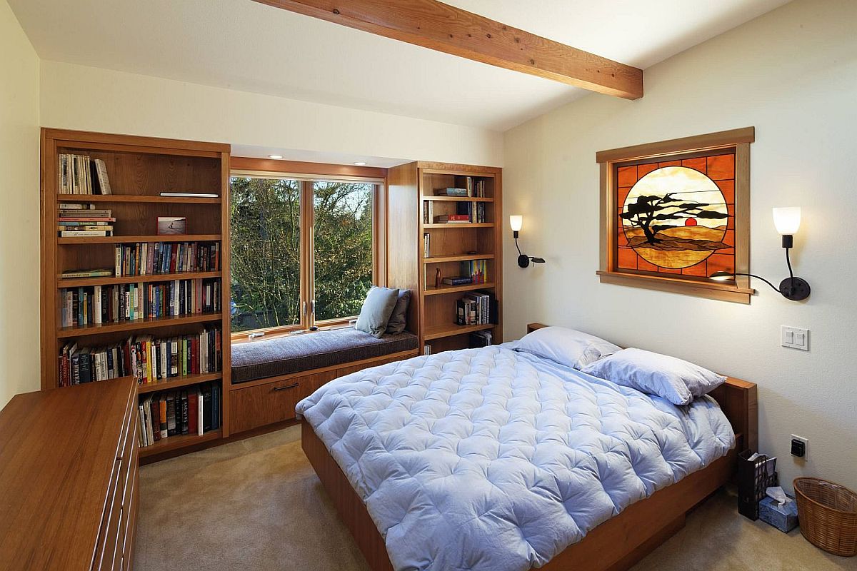 phòng ngủ rộng rãi, thoáng sáng với góc đọc sách bên cửa sổ