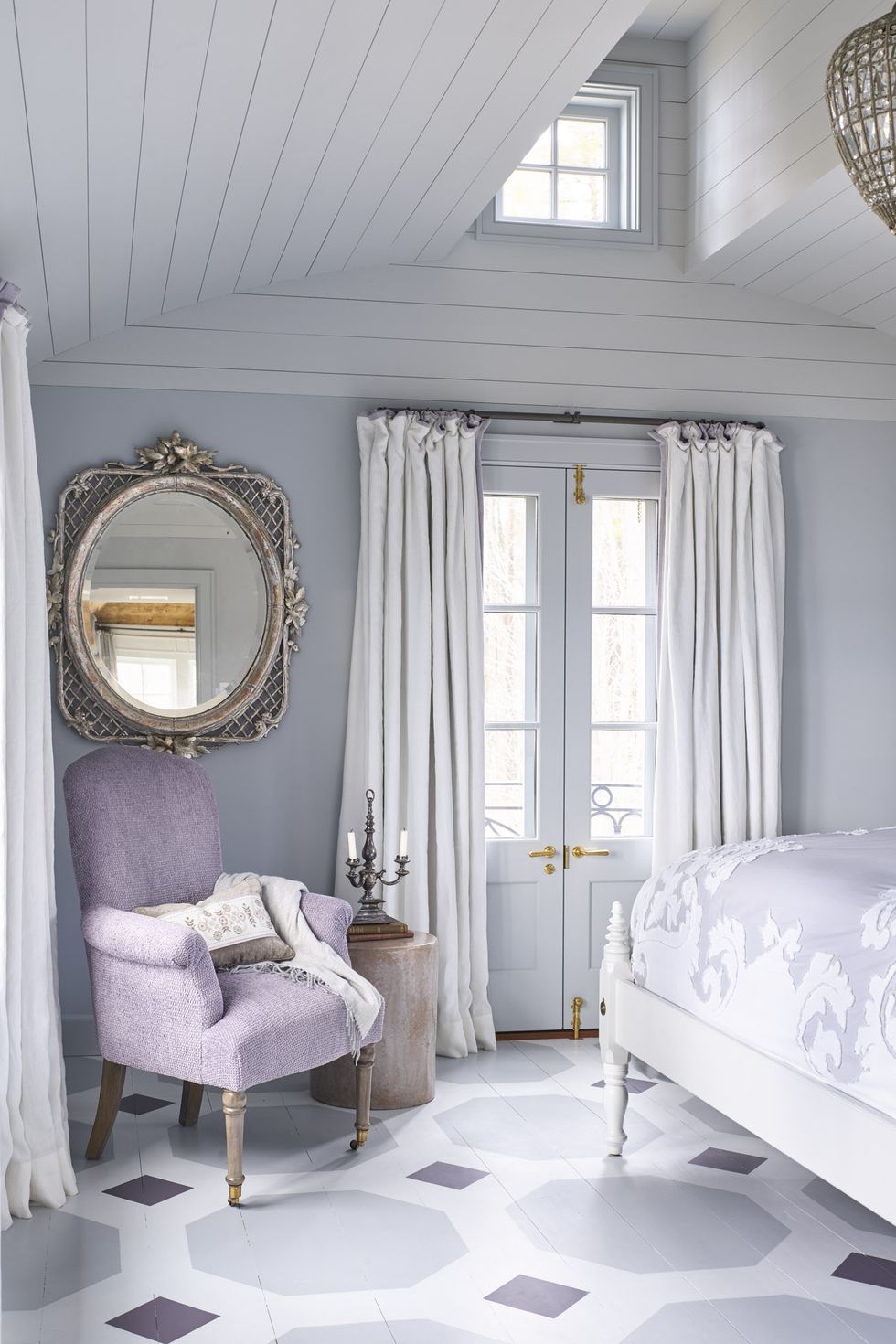 phòng ngủ màu tím oải hương nhẹ nhàng