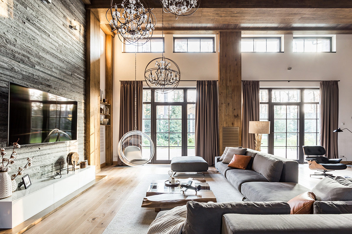 Phòng khách ngôi nhà phong cách Rustic được bao bọc trong tông màu gỗ ấm áp, thân thiện.