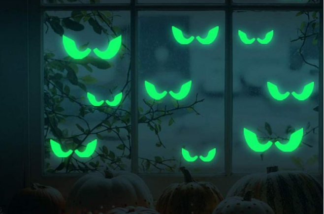 Trang trí cửa sổ Halloween với những mẫu decal cực chất