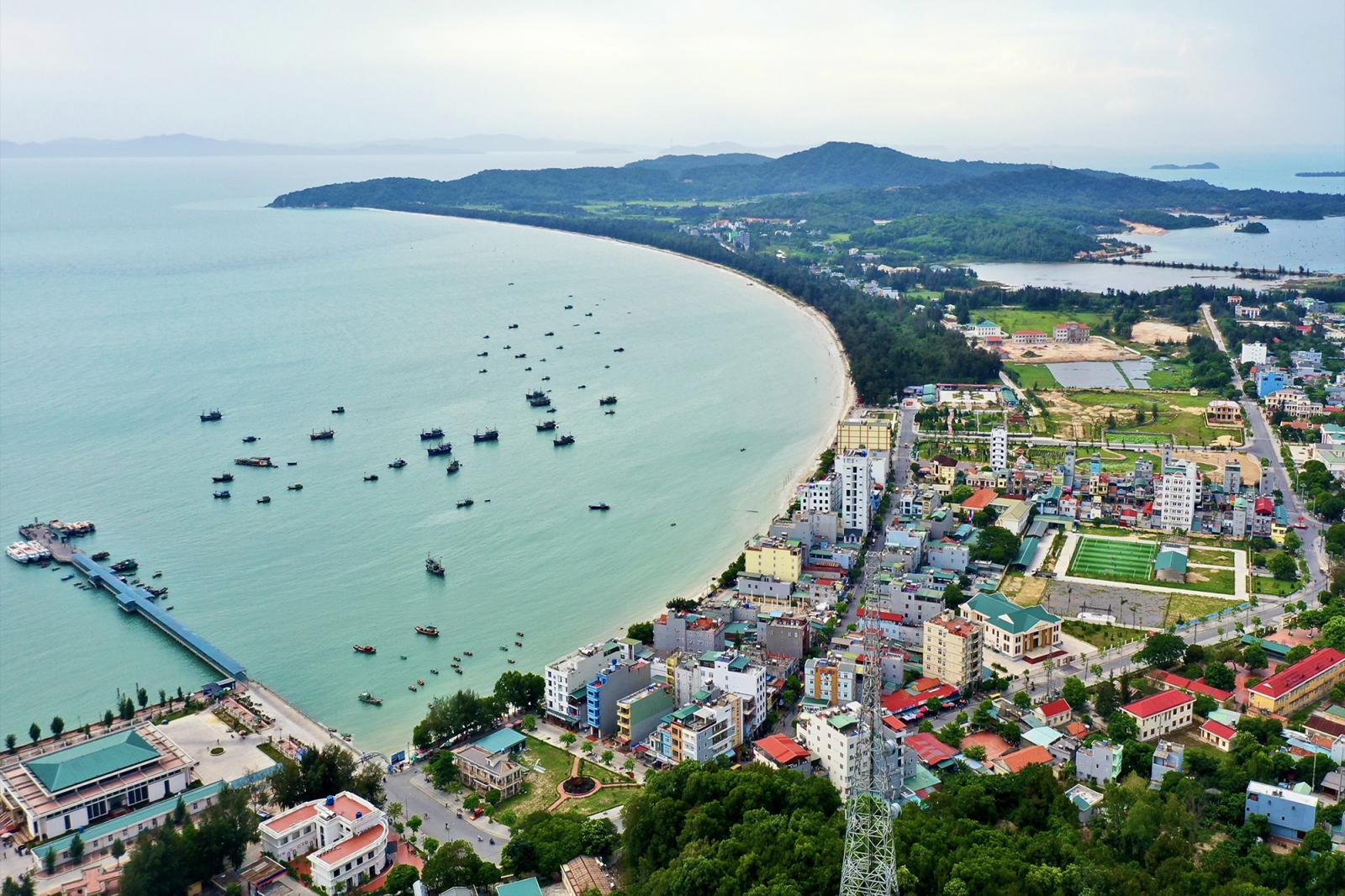 hình ảnh một góc huyện đảo Cô Tô nhìn từ trên cao