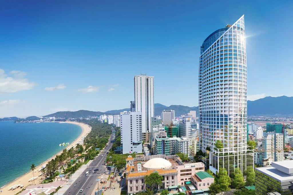hình ảnh một góc thành phố ven biển với nhiều tòa nhà khách sạn nghỉ dưỡng hiện đại