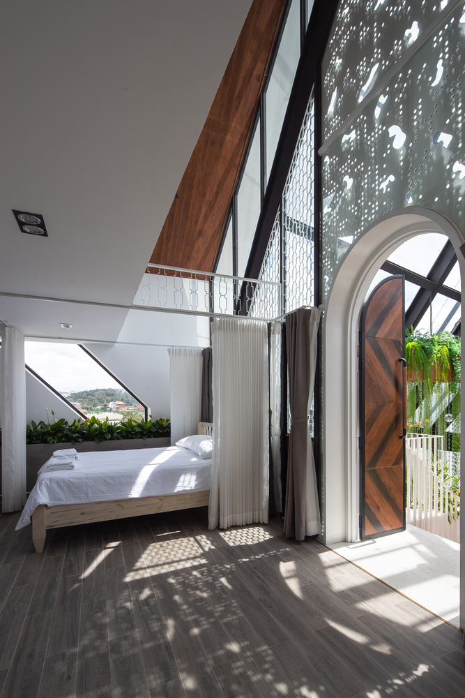 Homestay còn có những phòng ngủ riêng tư hơn, kết nối trực tiếp với thiên nhiên  xanh mát bên ngoài.