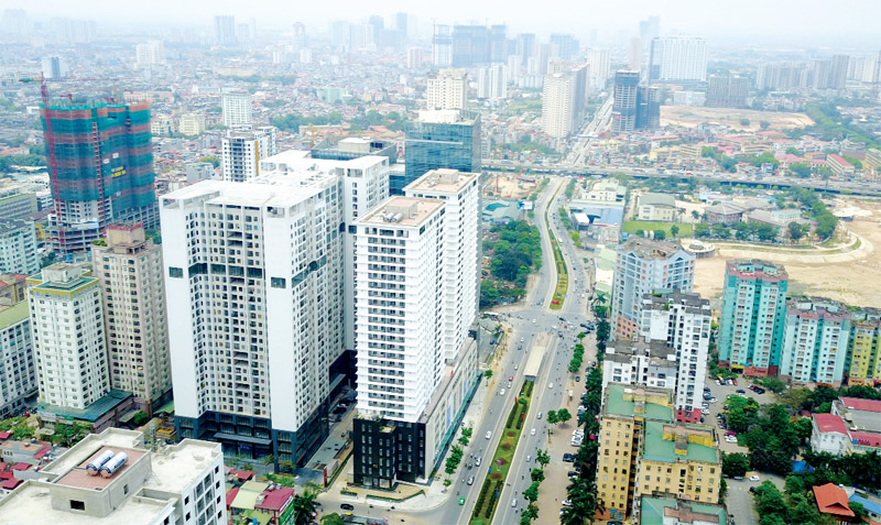 hình ảnh một góc thành phố nhìn từ trên cao với các tòa nhà cao tầng xen kẽ khu dân cư thấp tầng
