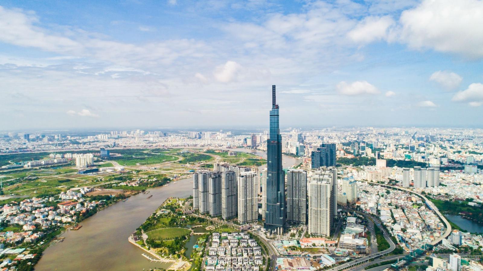 hình ảnh một góc TP.HCM nhìn từ trên cao với những tòa nhà cao chọc trời, khu dân cư thấp tầng, cây xanh, sông nước