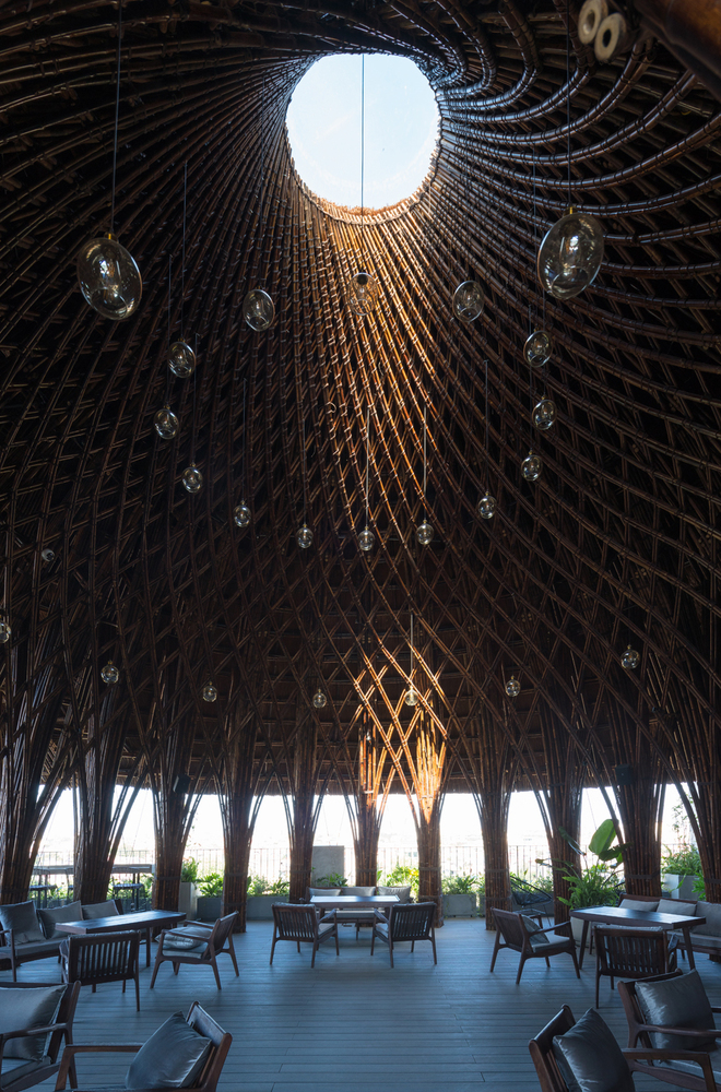 Kiến trúc mái vòm mang đến cái nhìn ngoạn mục cho tổng thể công trình tre.