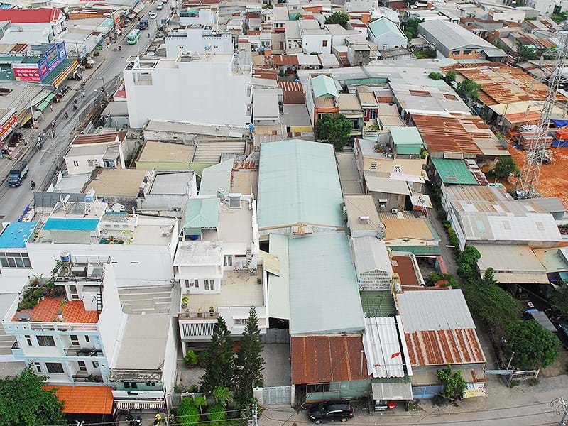 hình ảnh một khu dân cư đông đúc nhìn từ trên cao minh họa cho việc, giao và cho thuê các thửa đất nhỏ hẹp do Nhà nước quản lý