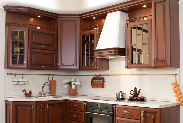 hình ảnh góc phòng bếp với hệ tủ gỗ tự nhiên ấm áp