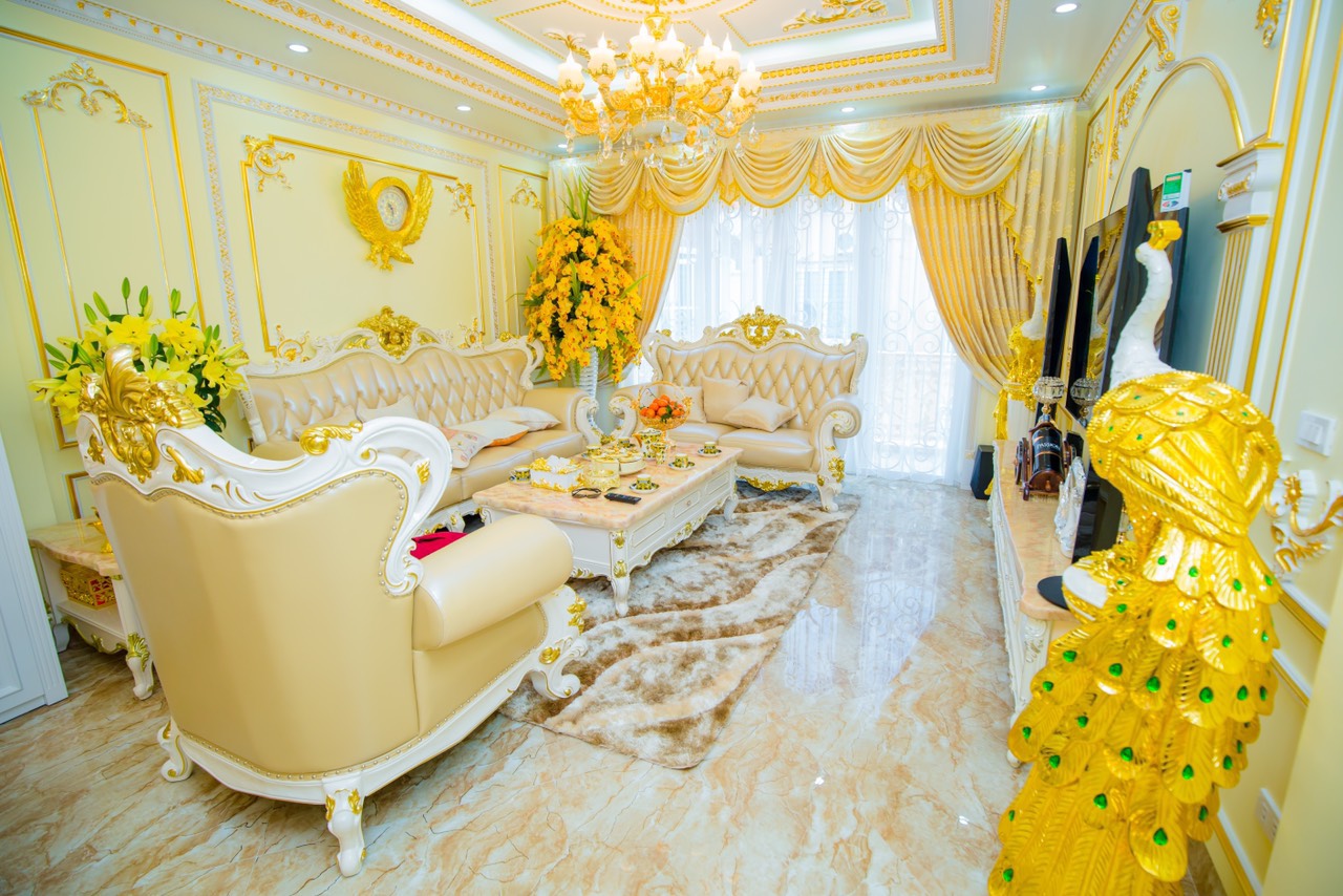 phòng khách phong cách tân cổ điển với nội thất dát vàng