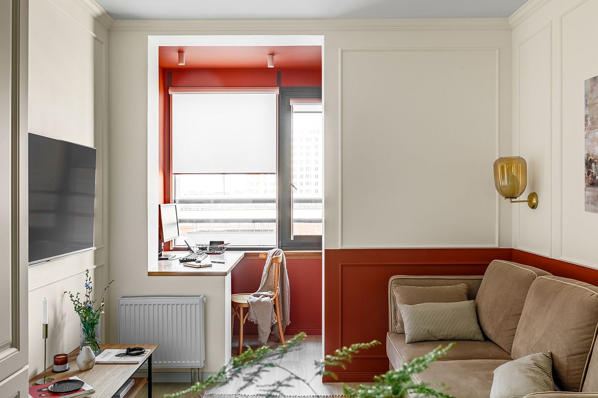 hình ảnh phòng làm việc tại nhà thoáng sáng, tường và khung cửa sơn màu đỏ cam