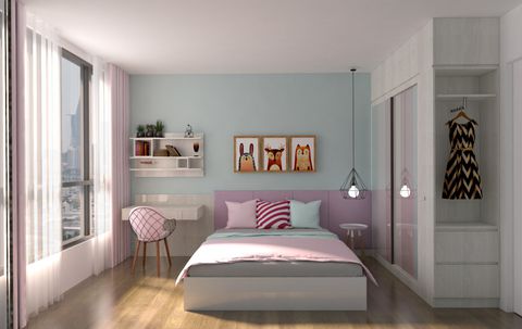hình ảnh toàn cảnh phòng ngủ con gái với tranh treo đầu giường, bàn trang điểm, rèm cửa màu tím, trắng hai lớp