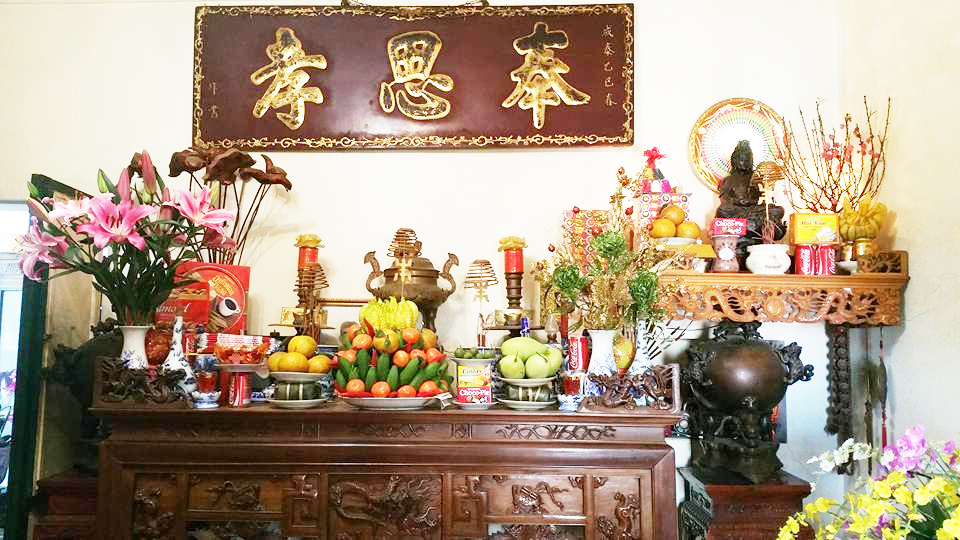 Cách bài trí bàn thờ Tết điển hình của các gia đình Việt.