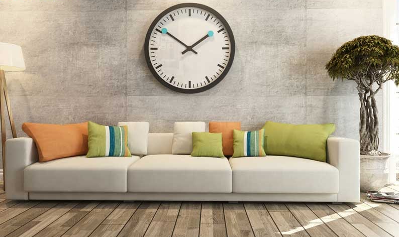 hình ảnh phòng khách với sofa trắng, tường xám, đồng hồ treo tường hình tròn màu đen - trắng