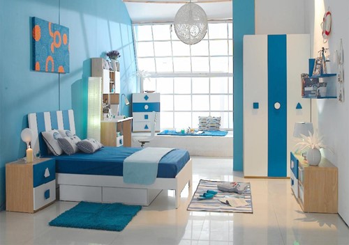 Không gian phòng ngủ của cậu con trai được thiết kế theo phong cách hiện đại, trẻ trung, sử dụng bảng màu xanh - trắng tươi mới, thanh lịch.