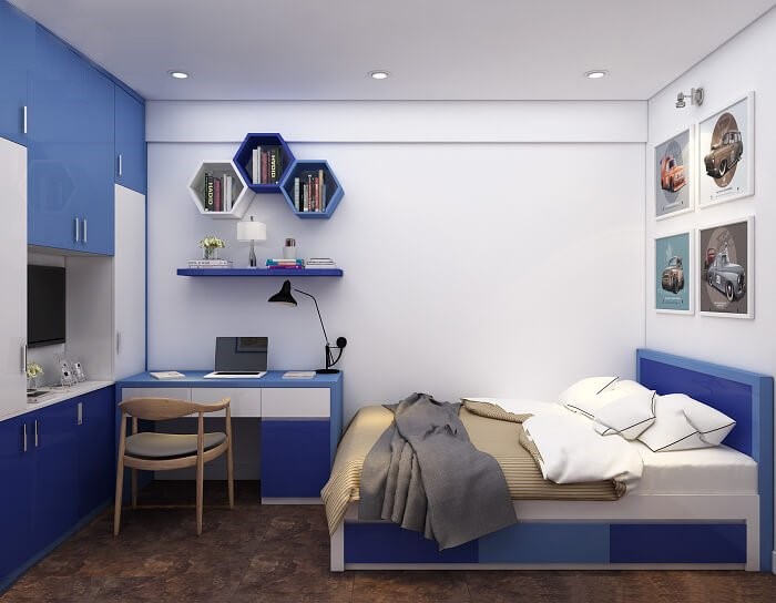 Phòng ngủ kết hợp góc học tập, làm việc dành cho cậu con trai được bài trí với sắc trắng làm phông nền chính, nhấn nhá màu xanh dương tươi mát.