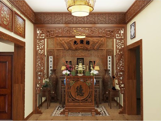 Phòng thờ trang nghiêm, sử dụng nội thất gỗ tự nhiên tông mà ấm áp, chạm khắc tinh xảo.