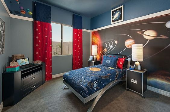 Phòng ngủ con trai cá tính, trang trí theo chủ đề khám phá vũ trụ, không gian.