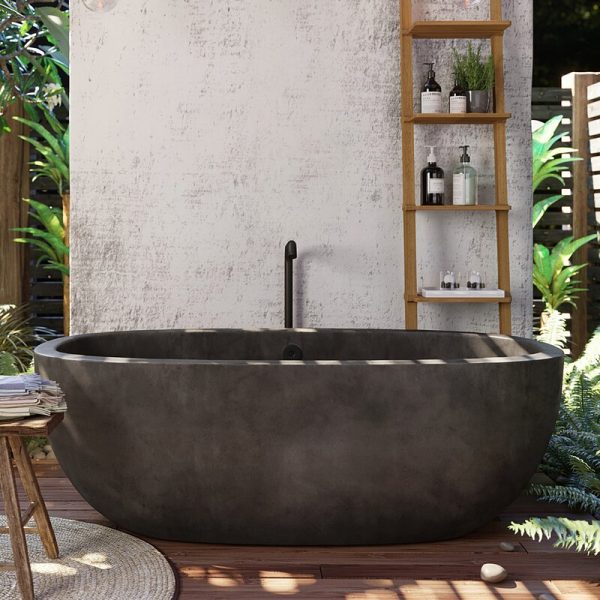 Với chất liệu bê tông mộc mạc màu xám đen, bồn tắm không chỉ tạo điểm nhấn ấn tượng mà còn mang lại cho bạn những trải nghiệm thú vị.