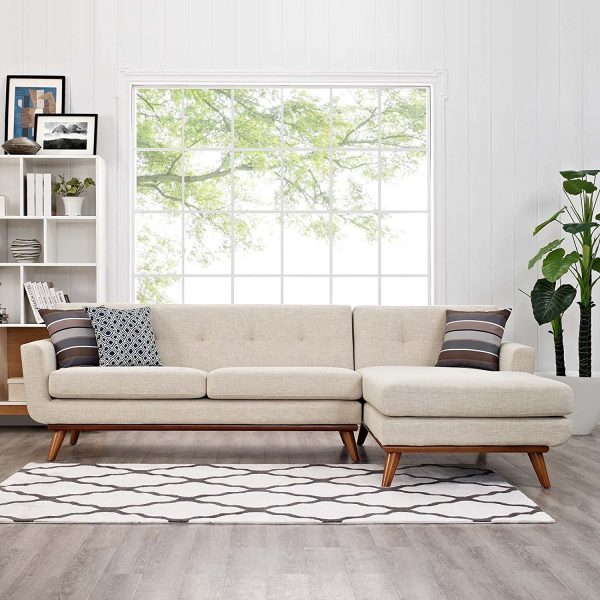 Ghế sofa phòng khách phong cách hiện đại giữa thế kỷ tông màu be trang nhã. Kích thước ghế sofa phù hợp với phòng khách có diện tích nhỏ, trung bình.