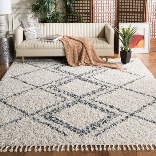 Thảm lông trải sàn phòng khách kiểu Ma-rốc mang lại sự thoải mái, thư giãn cho người dùng. Loại thảm này phù hợp với phong cách hiện đại và Scandinavian.