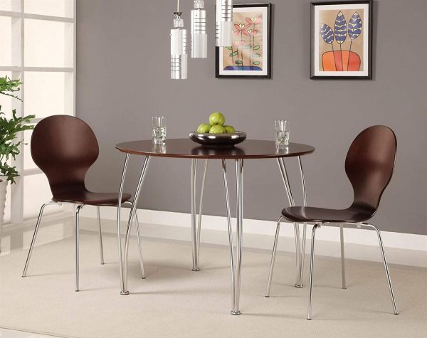 Mẫu ghế phong cách Retro với những đường cong nhẹ nhàng mang lại nét thẩm mỹ mềm mại cho bất kỳ căn bếp nào. Tông màu nâu đậm tạo cảm giác ấm cúng.