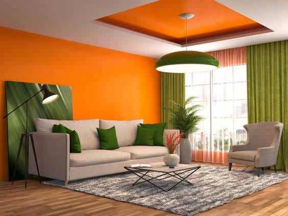 phòng khách với tường sơn màu cam