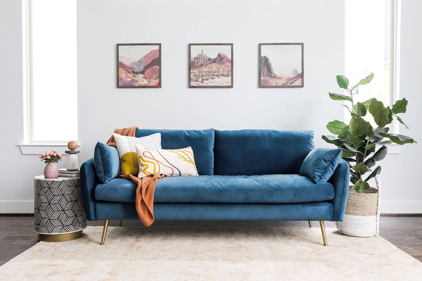 Sofa có thiết kế đẹp và tinh tế, phù hợp với hầu hết không gian phòng khách, gồm cả những phòng khách nhỏ hẹp.