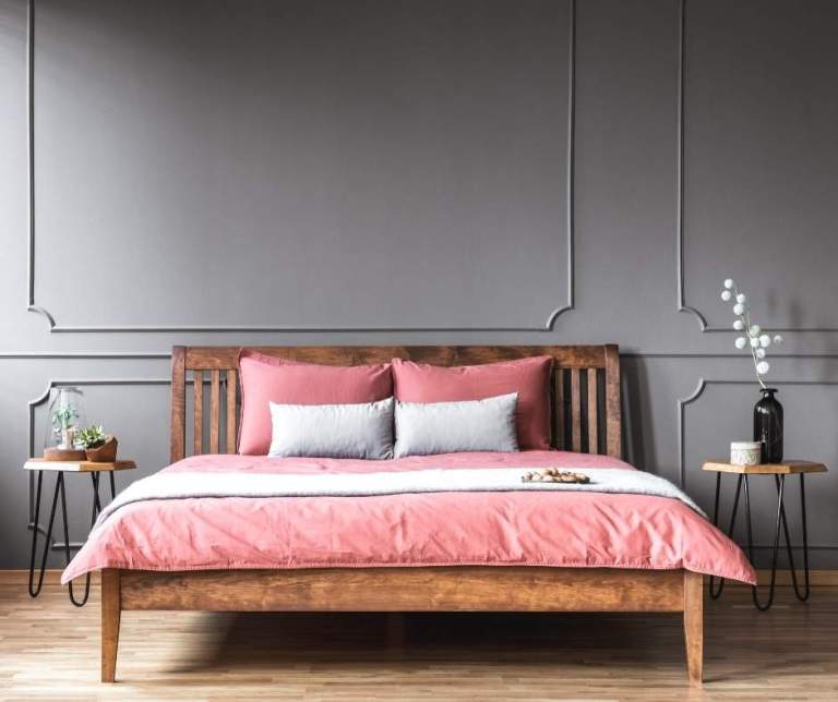 Một chiếc giường ngủ thoải mái cũng có tác dụng nhất định đối với phong thủy trong phòng ngủ bởi nó liên quan trực tiếp tới sức khỏe của người ngủ trên giường.