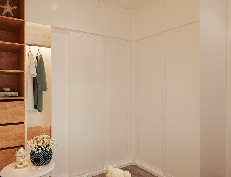 Tủ quần áo liền tường tông màu trắng như hòa lẫn vào không gian phòng. Phòng ngủ vì thế trở nên thoáng rộng hơn so với diện tích thực.