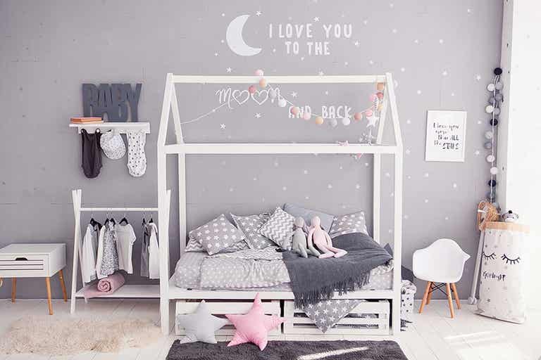 Phòng ngủ của trẻ sẽ trở nên sinh động, tràn đầy cảm hứng với một số chi tiết trang trí độc đáo, phù hợp với sở thích của bé. 