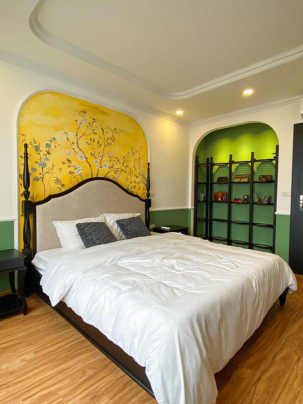 Gia chủ yêu màu xanh lá cây nên kiến trúc sư khéo léo phối kết vào các không gian chức năng, chủ yếu thông qua màu sơn tường tạo điểm nhấn.