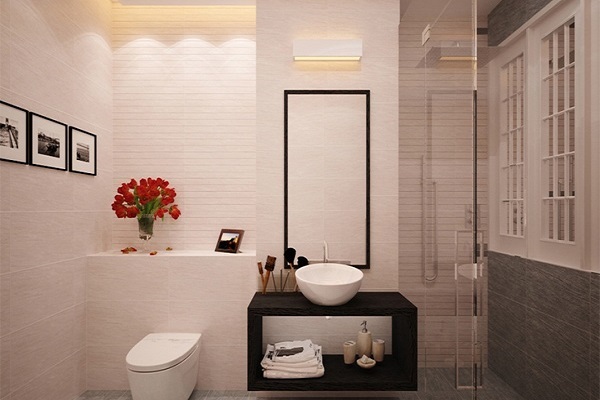 Phòng tắm - vệ sinh trong nhà vườn 1 tầng mái Thái có thiết kế hiện đại tối giản, trang bị đầy đủ tiện ích thiết yếu. Tranh tường, bình hoa giúp căn phòng có sinh khí hơn.