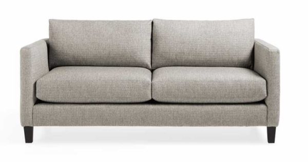 Sofa Taylor có thiết kế tối giản với phần tay vịn mỏng. Chỗ ngồi sâu mang đến sự thoải mái cho người dùng. Kích thước nhỏ gọn của ghế phù hợp với phòng khách diện tích khiêm tốn.