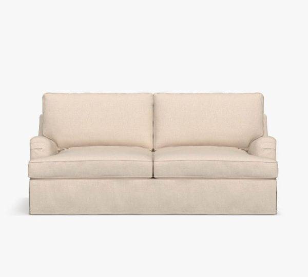 Sofa này có thiết kế cổ điển, tạo ra một cái nhìn mềm mại bổ sung cho phong khách phong cách truyền thống và mộc mạc.