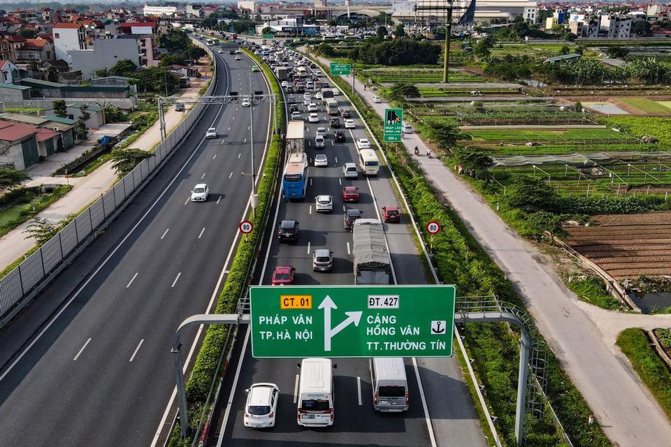 Giao thông huyện Phú Xuyên đa dạng với nhiều loại hình khác nhau, hỗ trợ và thúc đẩy phát triển kinh tế - xã hội.