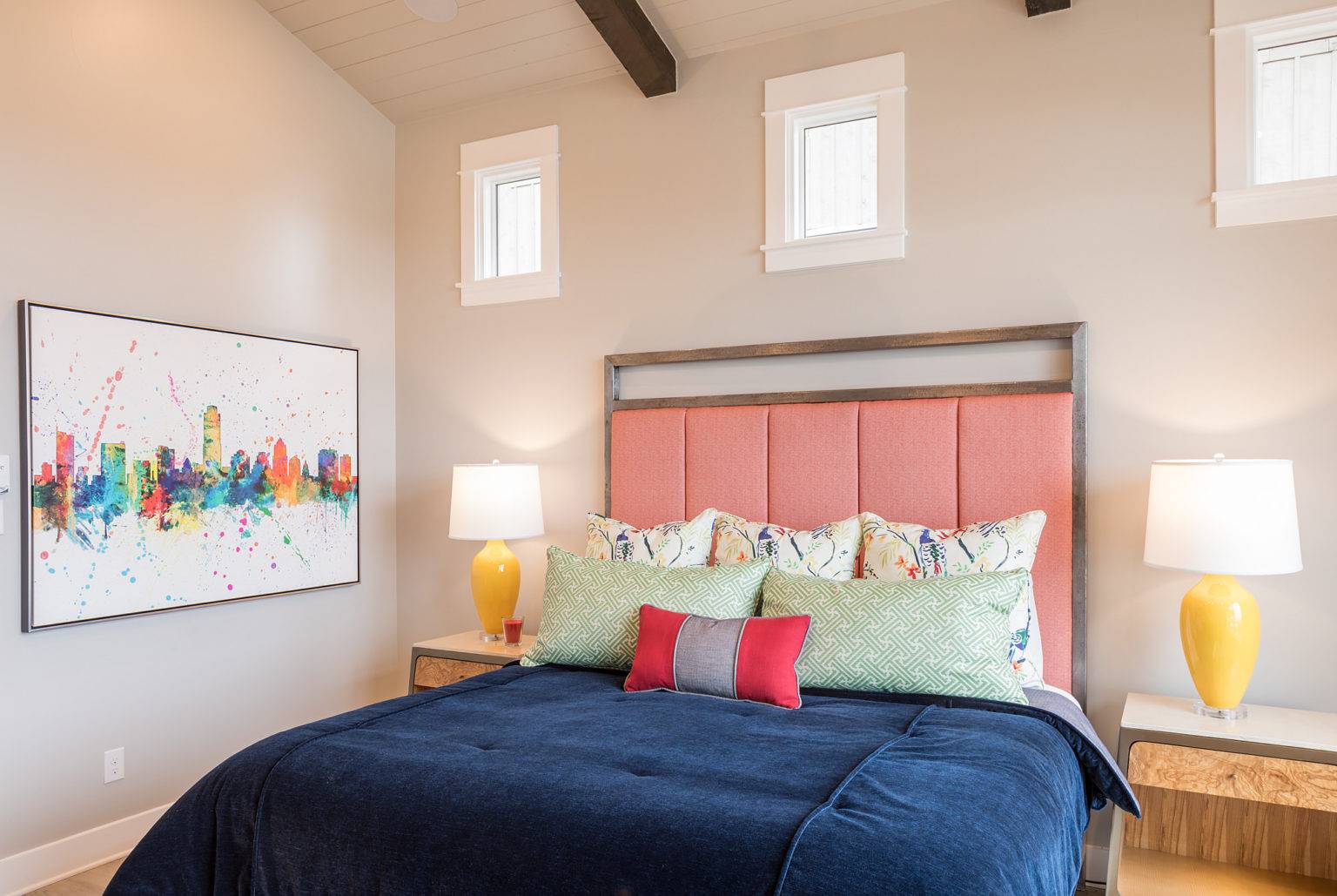 Phòng ngủ mùa hè vào bọc nệm đầu giường màu san hô