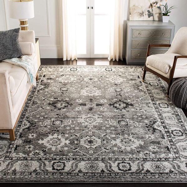 Cùng phong cách Ba Tư truyền thống, tấm thảm trải sàn phòng khách này được chế tác từ chất liệu polypropylen sang trọng, dễ phối kết màu sắc với đồ nội thất.
