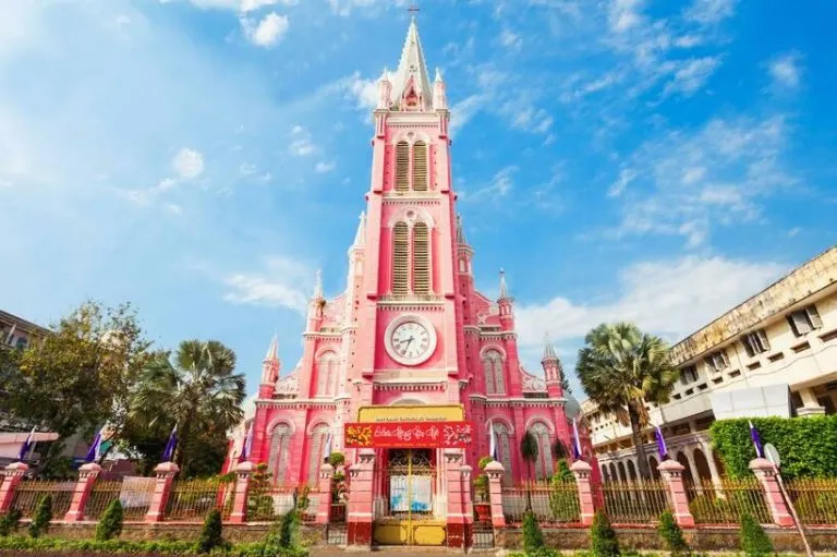 Nhà thờ Tân Định Quận 3 TPHCM với kiến trúc cổ điển độc đáo.